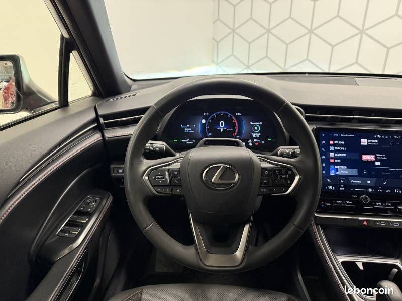 Lexus LBX 2WD Emotion (image 24)