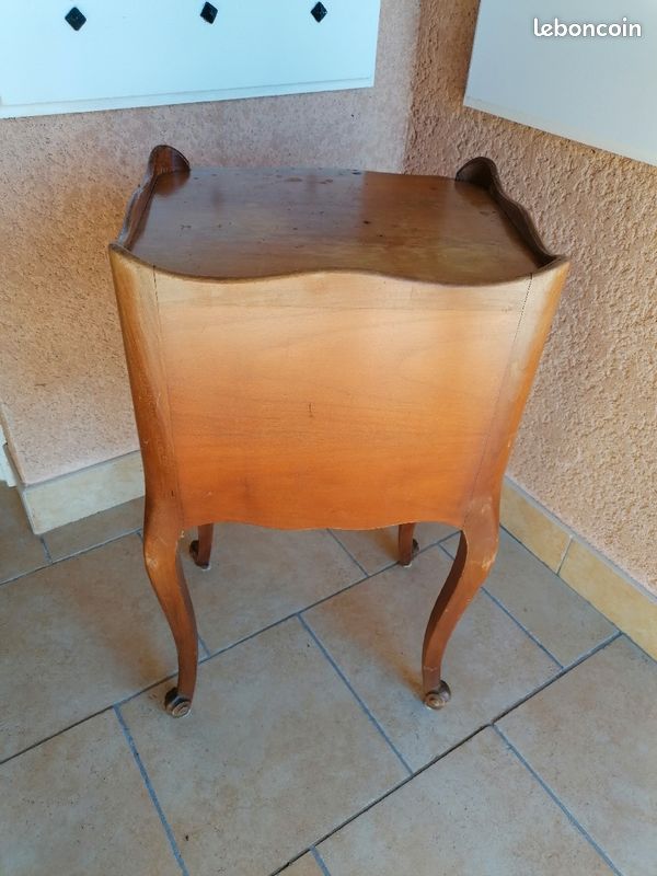 Vente d'un chevet en merisier (image 2)