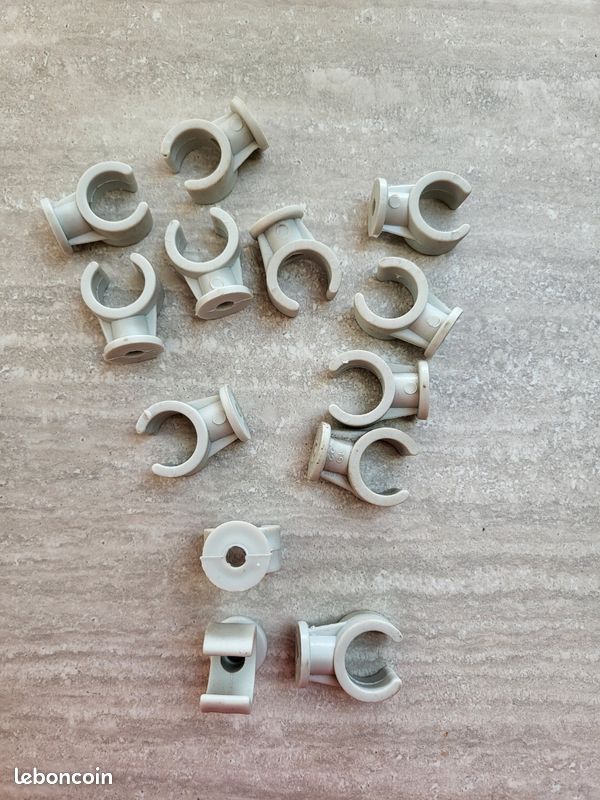 Lot de 13 colliers de fixation pour gaines ou tubes électriques (image 1)