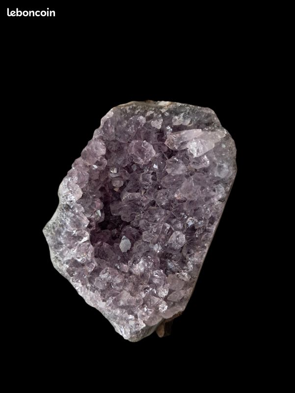 Géode massive Améthyste Uruguay AA violet froid 750 grs (image 10)