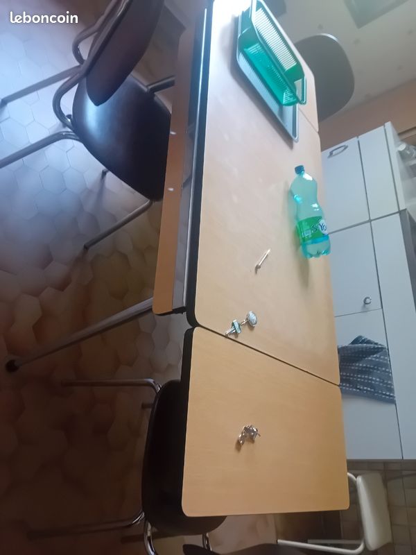 Table formica (image 1)