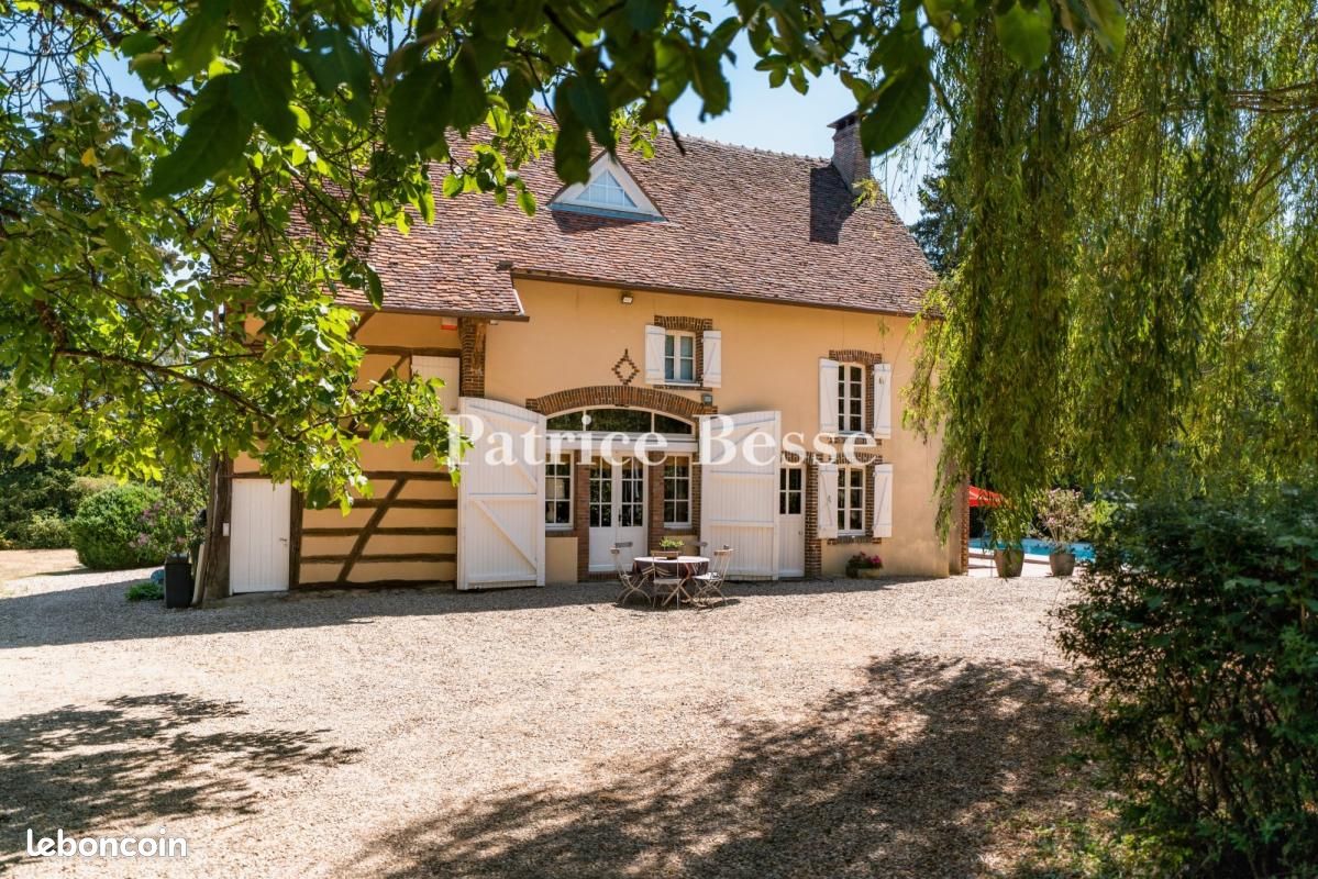 Maison 8 pièces 255 m² · à Toucy · 255 m² · 490 000 €