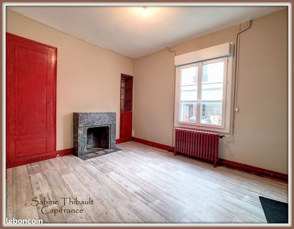 Immeuble 8 pièces 145 m² · à Le Lude · 145 m² · 75 600 €