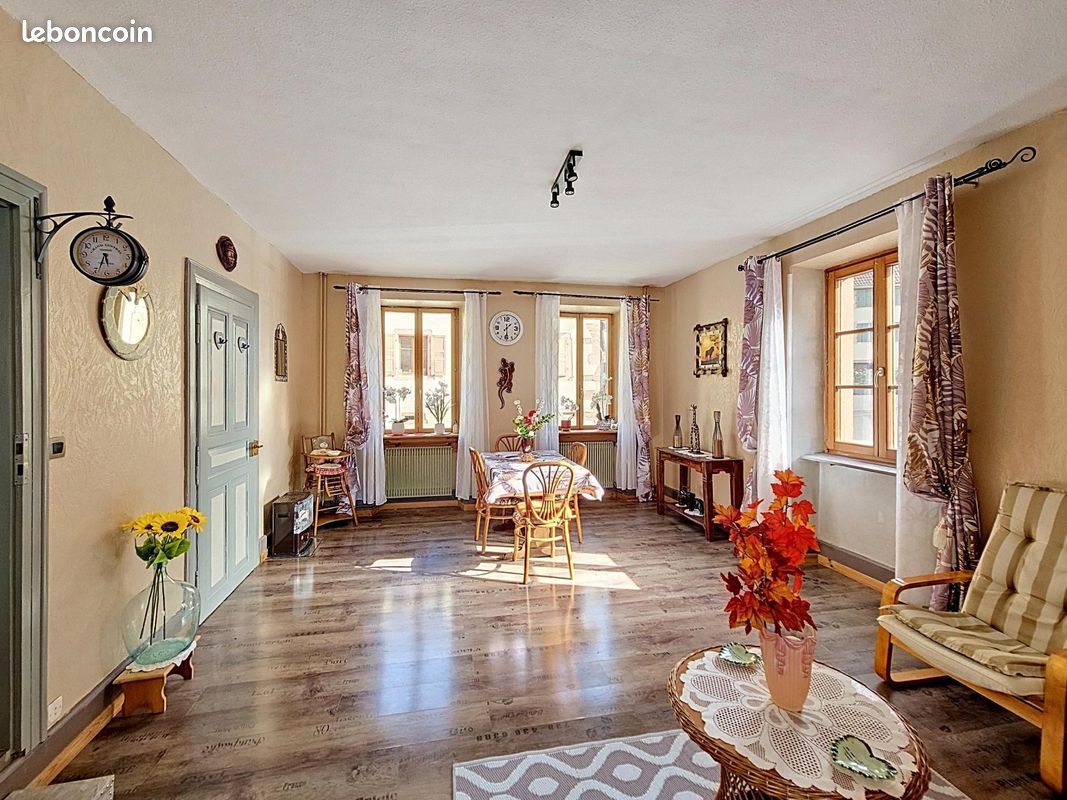 Maison 6 pièces 162 m² · à Maisonsgoutte · 162 m² · 189 000 €