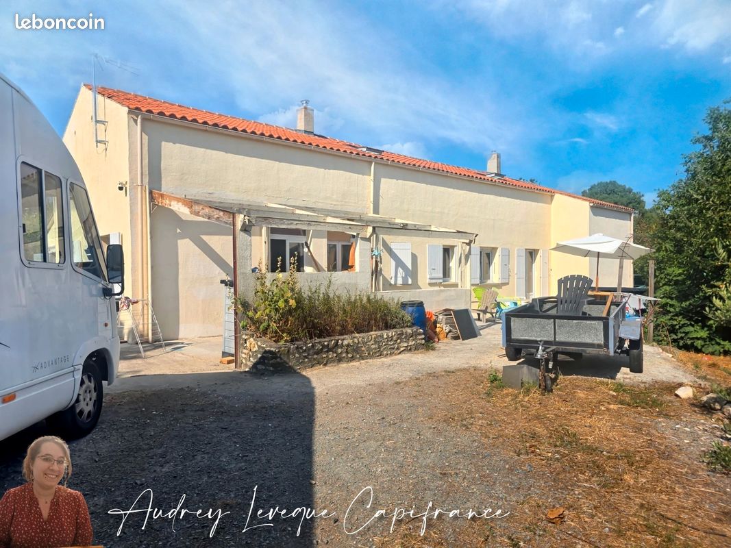 Maison 7 pièces 196 m² · à Saint-Pierre-d'Amilly · 196 m² · 320 000 €
