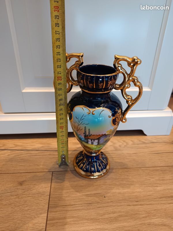 Vase en Porcelaine peint a la main inspiré Fragonard - Limoges - Label