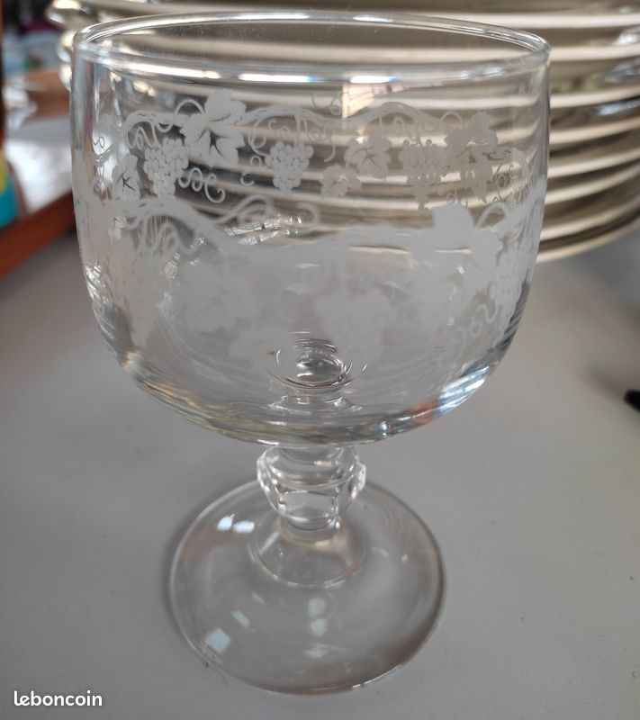 12 verres à pied (image 2)