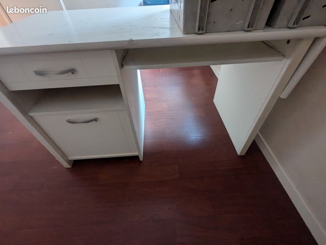 Bureau (image 2)
