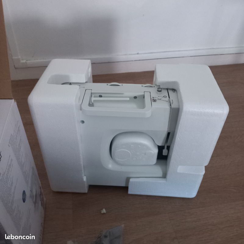 Machine à coudre (image 2)