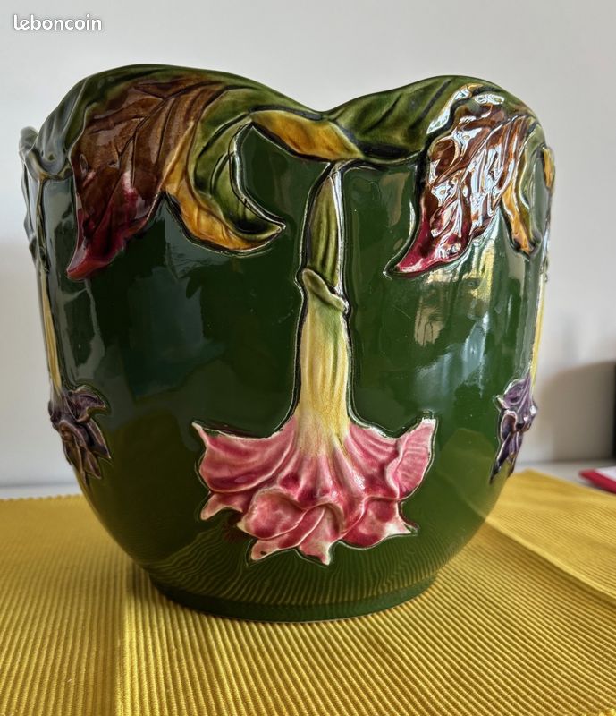 Cache-pot ancien en faïence majolique — Onnaing, vers 1885–1895 (image 1)