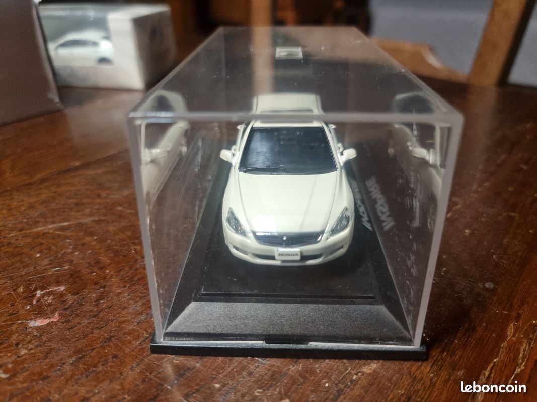 Honda Inspire au 1/43 de la marque Ebbro (image 2)