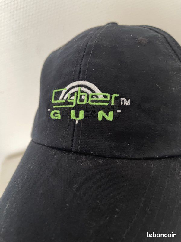 Casquette noire, cyber gun (image 3)