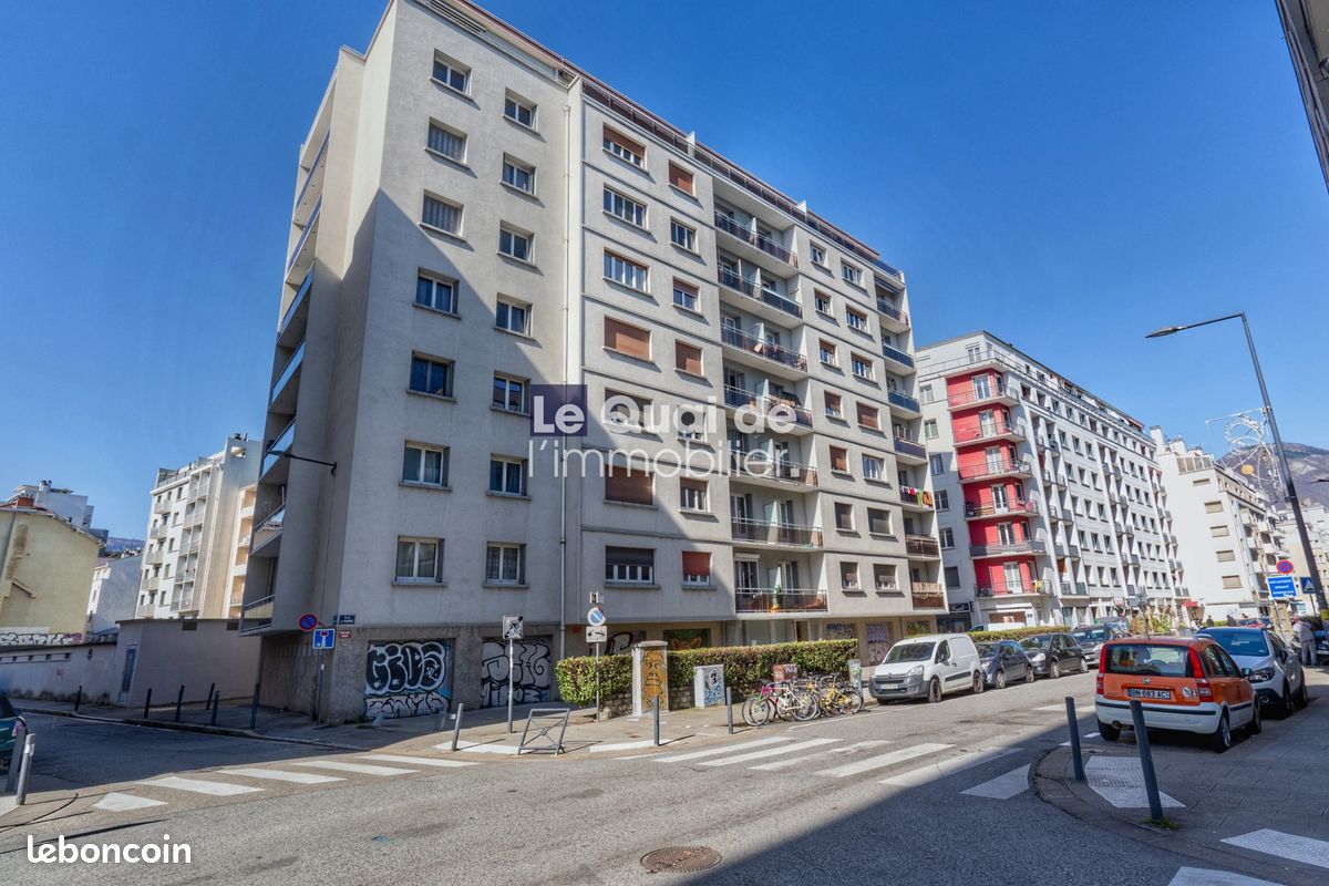 Parking 30 m² · à Grenoble · 30 m² · 24 000 €