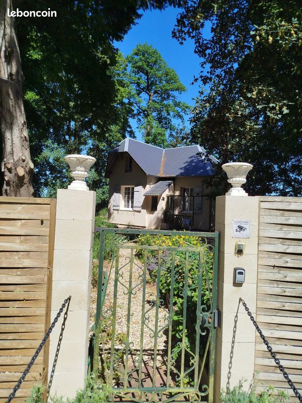 Maison 5 pièces 140 m² · à Sainte-Geneviève · 140 m² · 890 €
