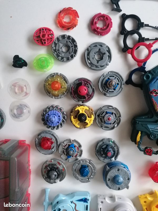 Lot toupie beyblade hasbro métal accessoires - Jeux & Jouets