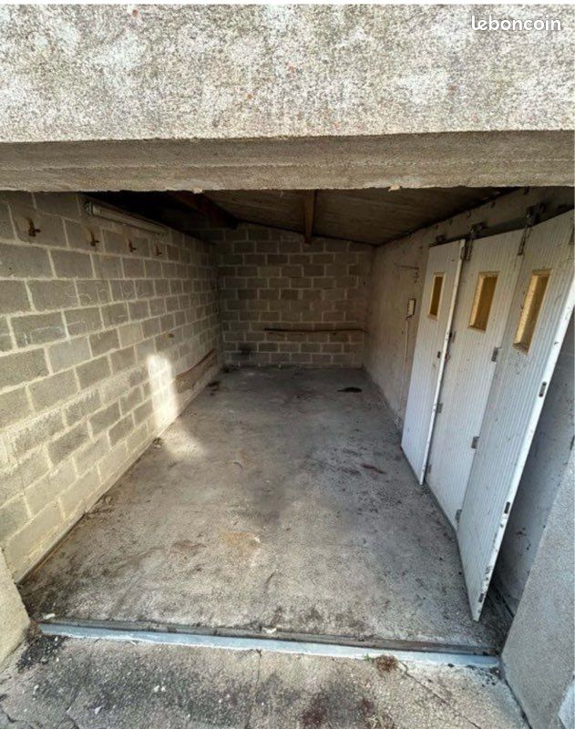 Garage · à Léré · 50 €/mois