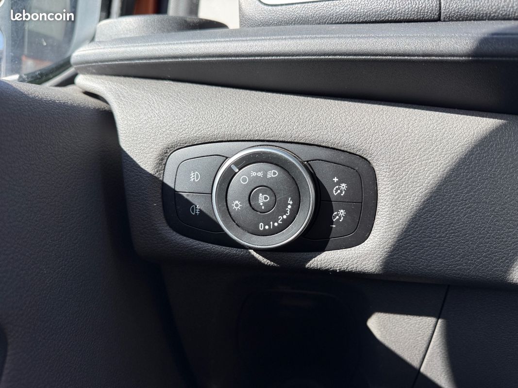 Ford transit custom l2h1 2.0 ecoblue 130 limited bva garantie 12 mois (image 17)