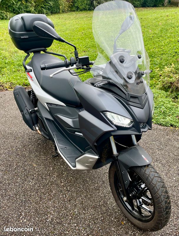 Scooter 125 apprilia srgt sport Motos