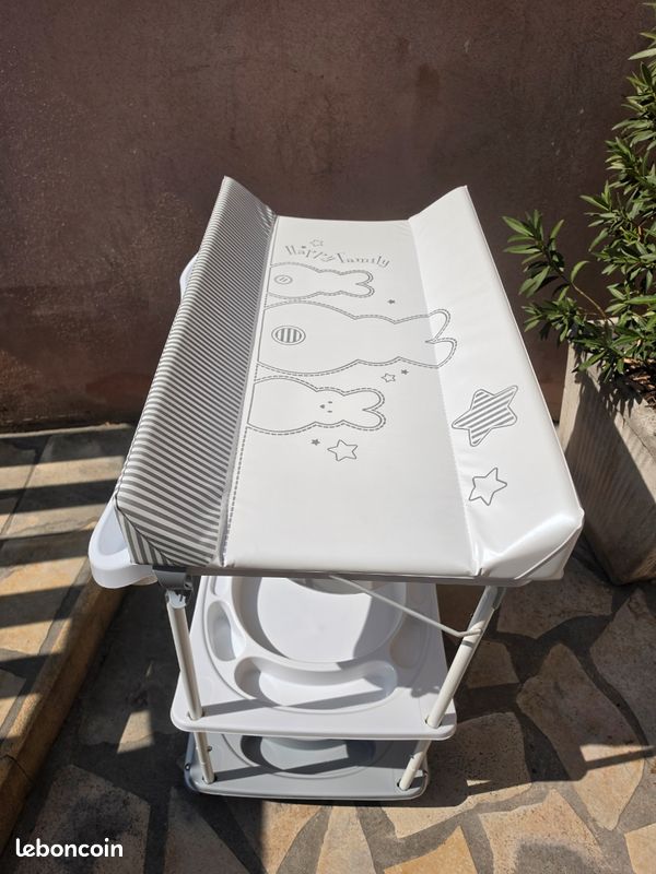 Table à langer avec baignoire intégrée (image 2)