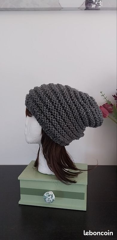 Joli bonnet slouchy gris foncé fils silver (image 3)
