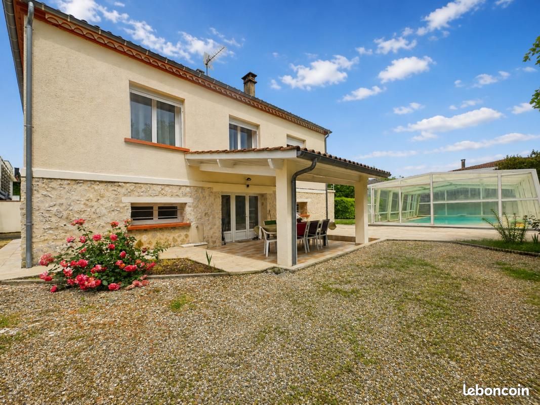 Maison 7 pièces 300 m² · à Boé · 300 m² · 320 000 €