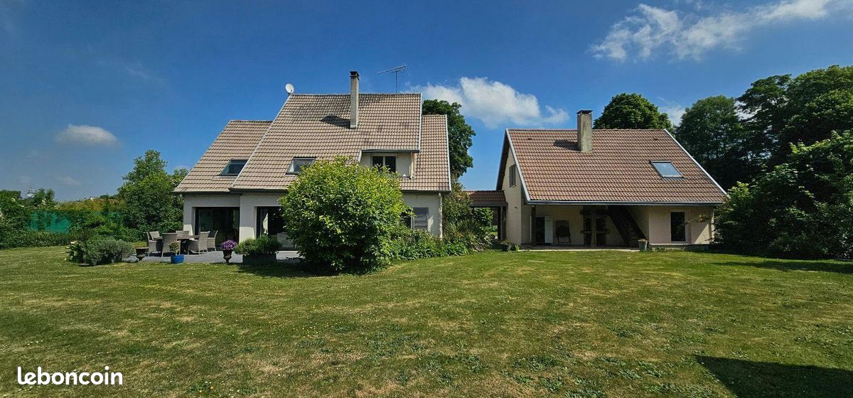 Maison 8 pièces 300 m² · à Saint-Fuscien · 300 m² · 442 900 €