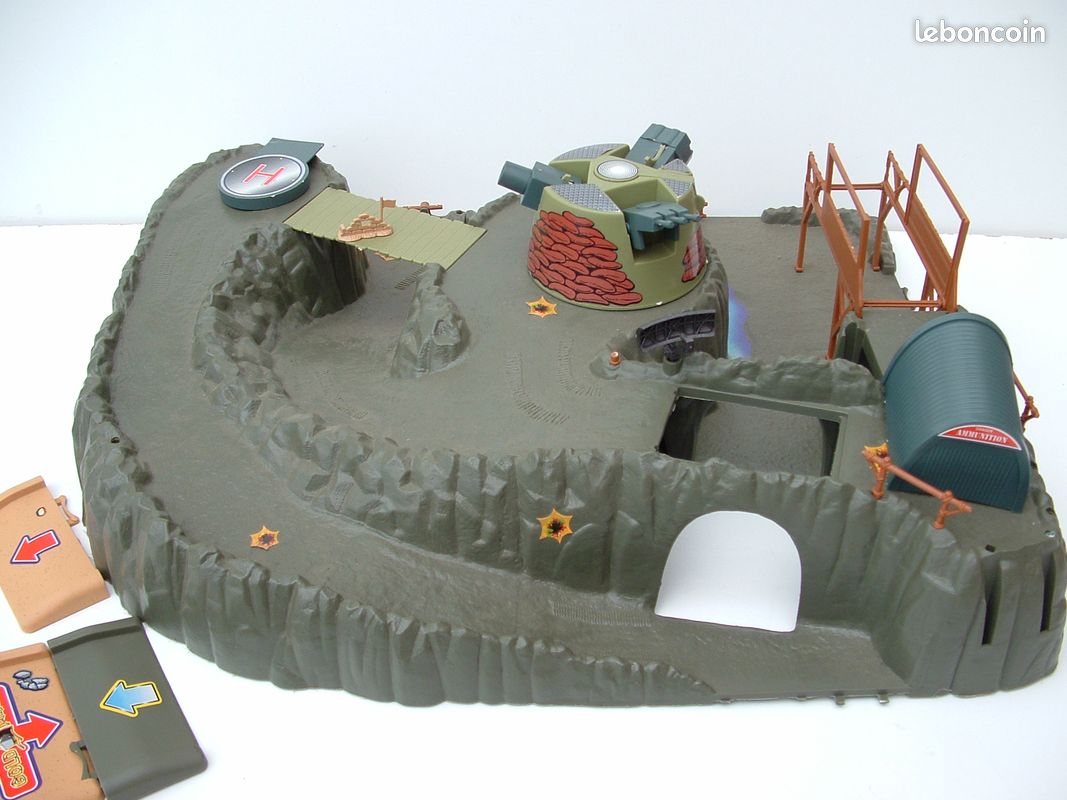 Maquette diorama base militaire (image 1)