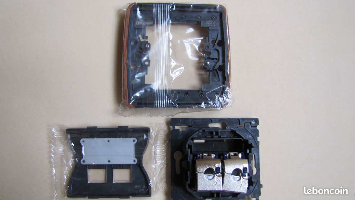 Doigt De Prise Legrand Metalide 87483 - Connecteur RJ45 Internet - Pour Tableau électrique - À L'unité