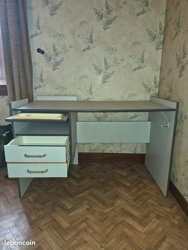 Bureau (image 1)