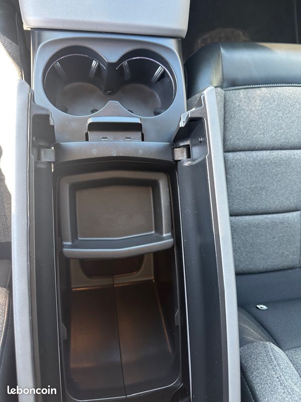 Citroën C5 AIRCROSS C-Series 1.6 225 Plug in Hybrid Rechargeable e-EAT8 Boîte auto {ATTELAGE - CAMERA - CLIM - CARPLAY} (image 29)