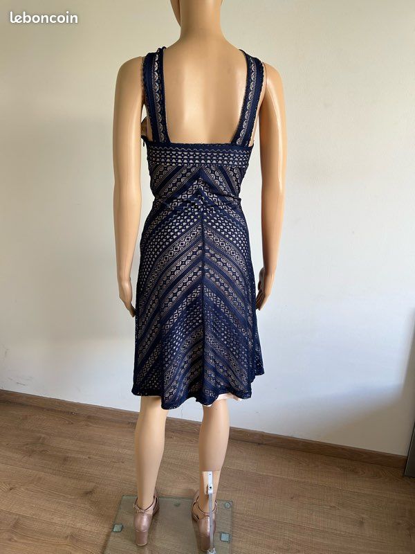 Robe marine et beige en dentelle Anna Field taille 34 TBE (image 9)