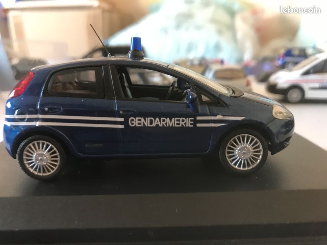 Voiture gendarmerie nationale - 1/43 (image 3)