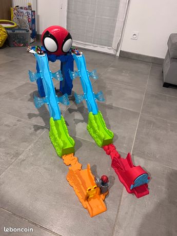 Spidey et ses Amis Extraordinaires - Circuit Électrique Carrera First 2