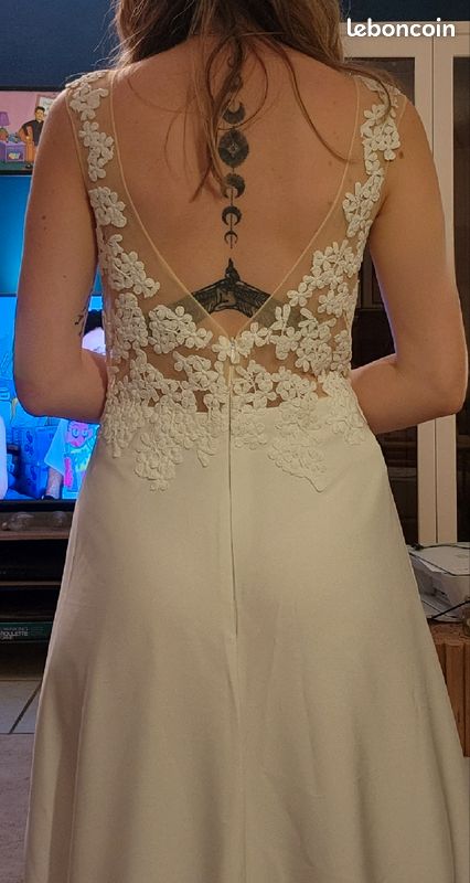 Robe de mariée col V en dentelle (image 9)