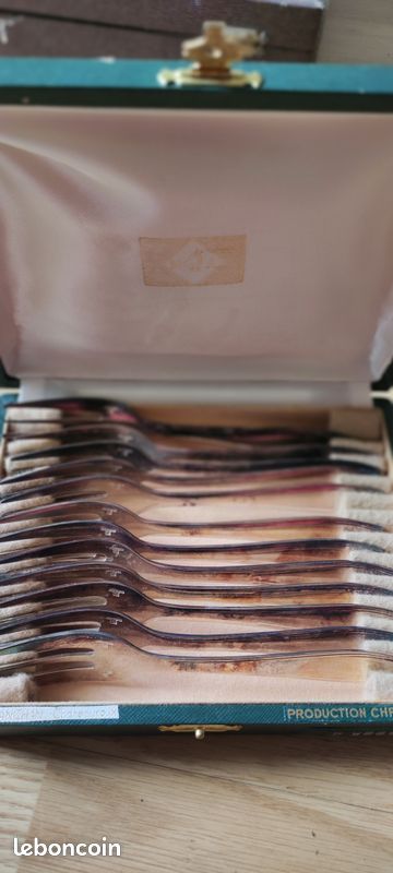 Complète ménagère en fer argenté (image 9)