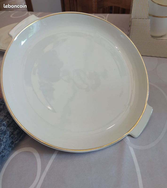 Plat de service ancien en porcelaine blanche- Liseré or - Neuf 18 (image 6)
