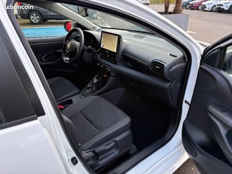 Toyota Yaris 116h Design 5p MC24 (image 10)