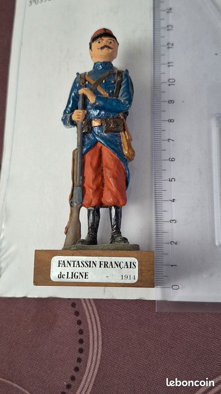 Boîte de SOLDATS de PLOMB (Antique) à Le Locle pour CHF 120 - avec