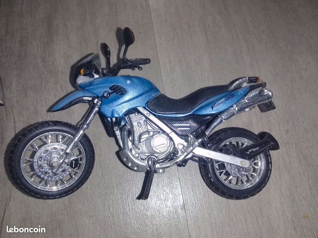 2 motos trails miniatures collections Maisto 1:18 (image 5)