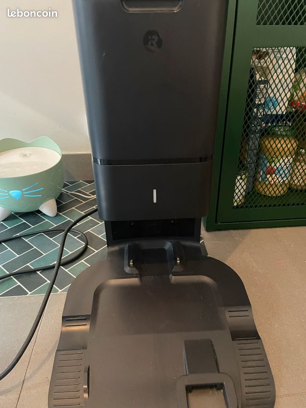 IRobot Roomba i3 (image 1)