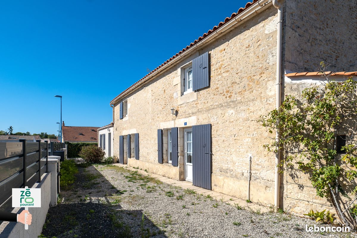 Maison 5 pièces 209 m² · à Les Magnils-Reigniers · 209 m² · 299 900 €