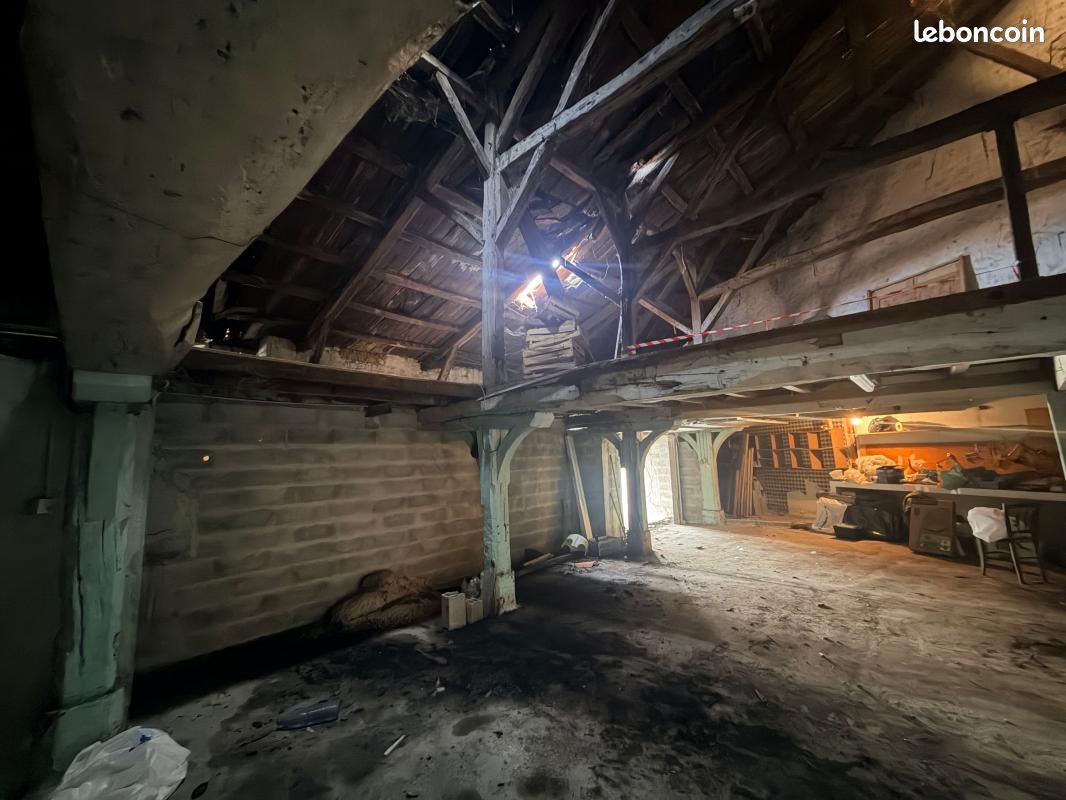 Maison 1 pièce 310 m² · à Saintes · 310 m² · 68 000 €
