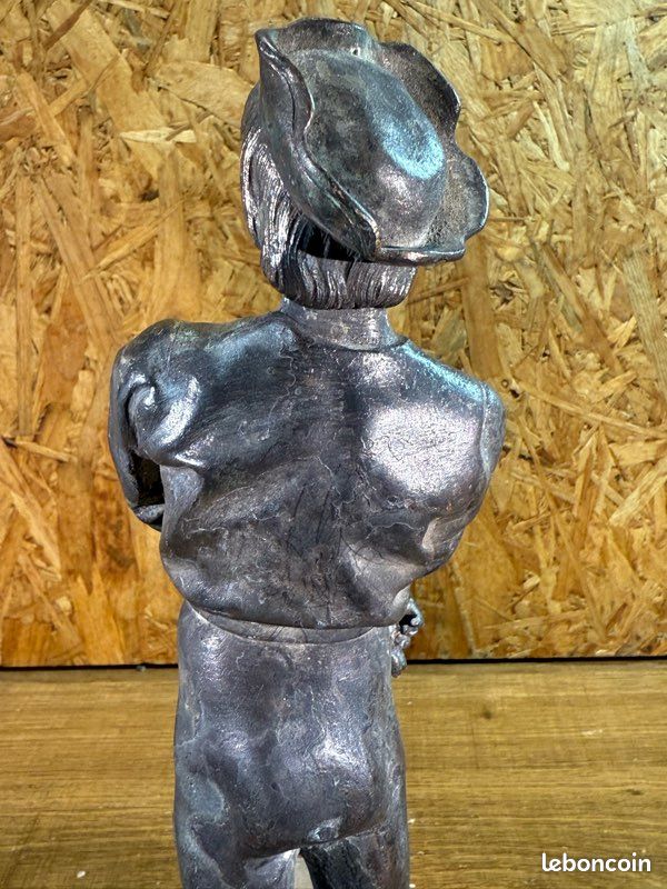 Sculpture ancienne en bronze – Alfred Barye (1839-1882) – Personnage Renaissance souriant (image 8)