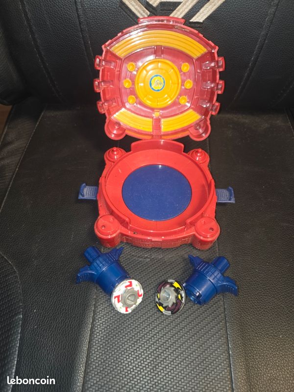 Mini Arène / Mallette Beyblade BBA (Takara/Hasbro) + 2 toupies - Rétro 2000 (image 2)