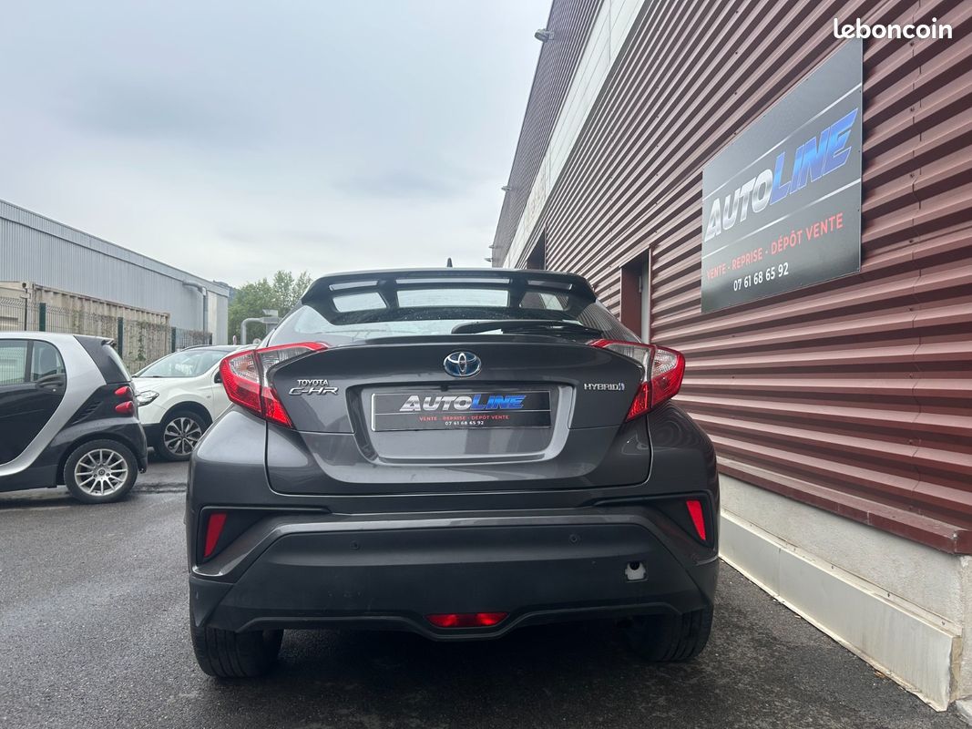 TOYOTA C-HR HYBRIDE PRO RC18 Dynamic Busines/Entretien complet/Garantie 12 mois (image 11)