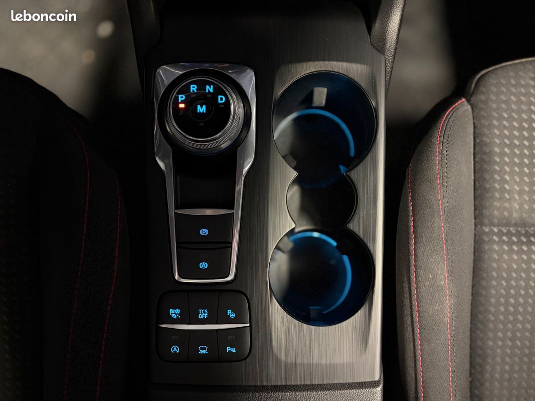 FORD FOCUS SW 2.0 EcoBlue 150 CV SS BVA8 ST Line + CARPLAY + CAMÉRA DE RECUL + RADARS AV/AR + KEYLESS GO + ATH (image 25)