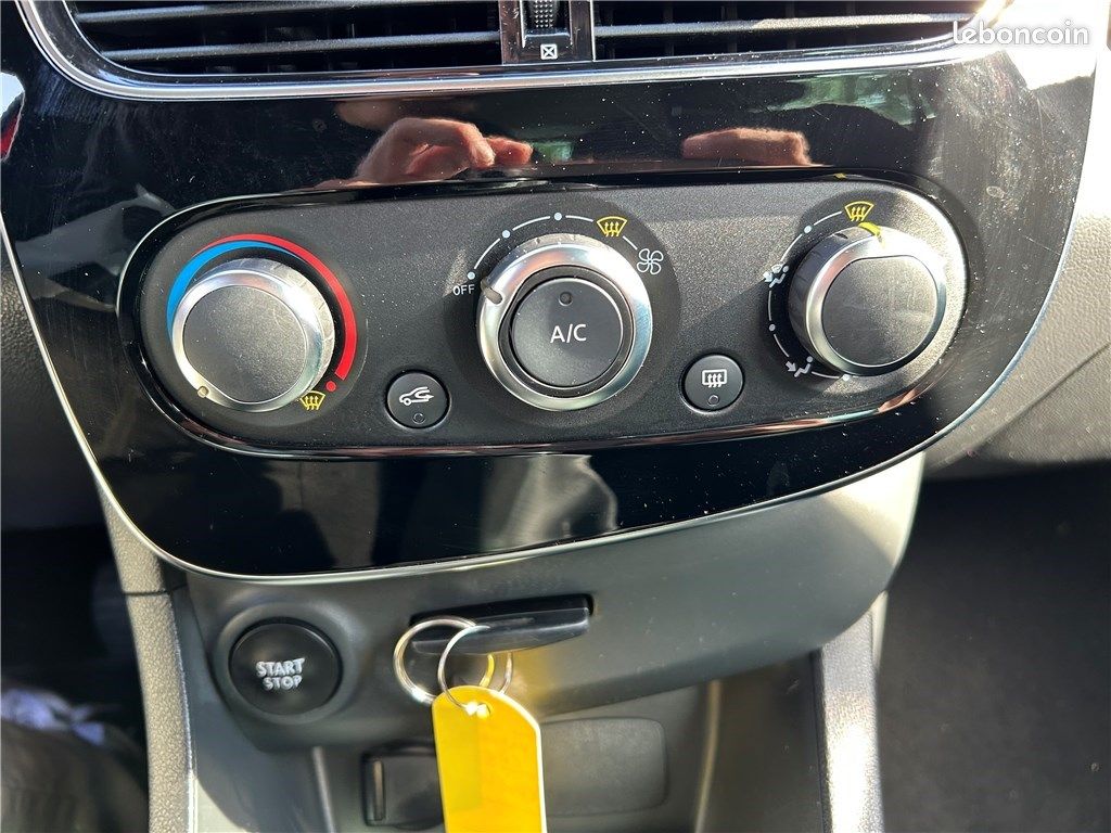 Renault Clio IV DCI 90 ENERGY Limited (image 19)
