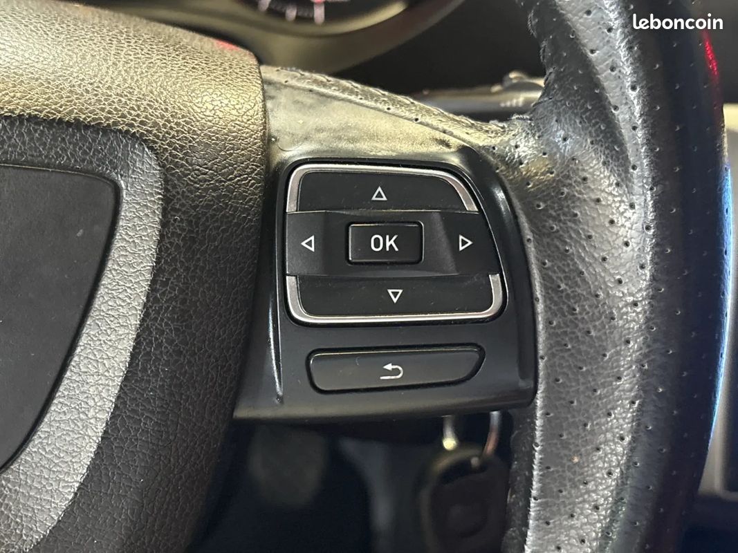SEAT Leon 1.6 D 105ch Style - 2012 - 171 500 km - CarPlay - Faible km (image 20)