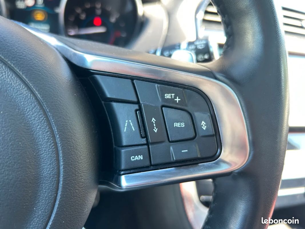 JAGUAR F-Pace 2.0 D 240ch R-Sport - 2018 - 95 000 km - Suivi complet - Attelage (image 12)