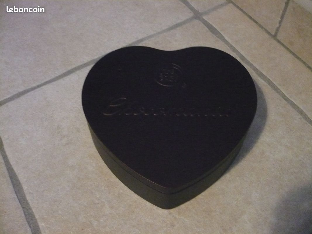 Boîte coeur marron (image 1)